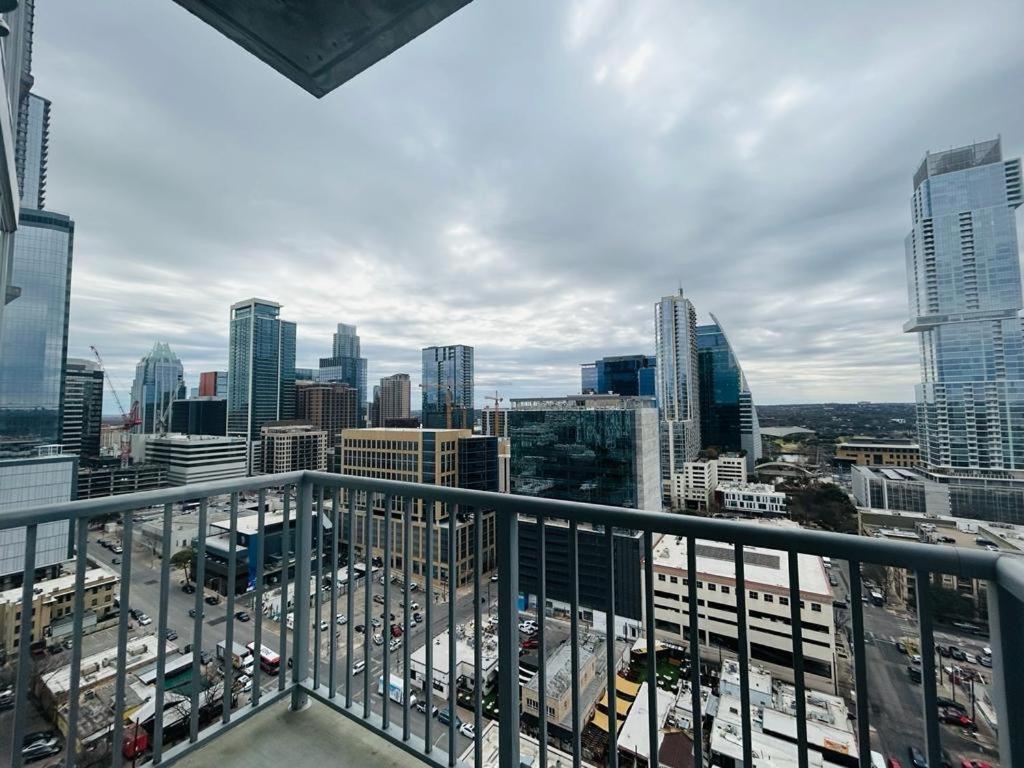 Indulge In Luxury Living 2 Bedroom Gem In The Heart Of Austin With Pool, Gym, And Breathtaking Views Extérieur photo